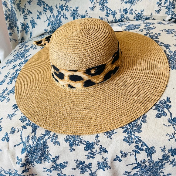 SABRINA LOVES SUMMER STRAW FLOPPY HAT - Picture 3 of 8